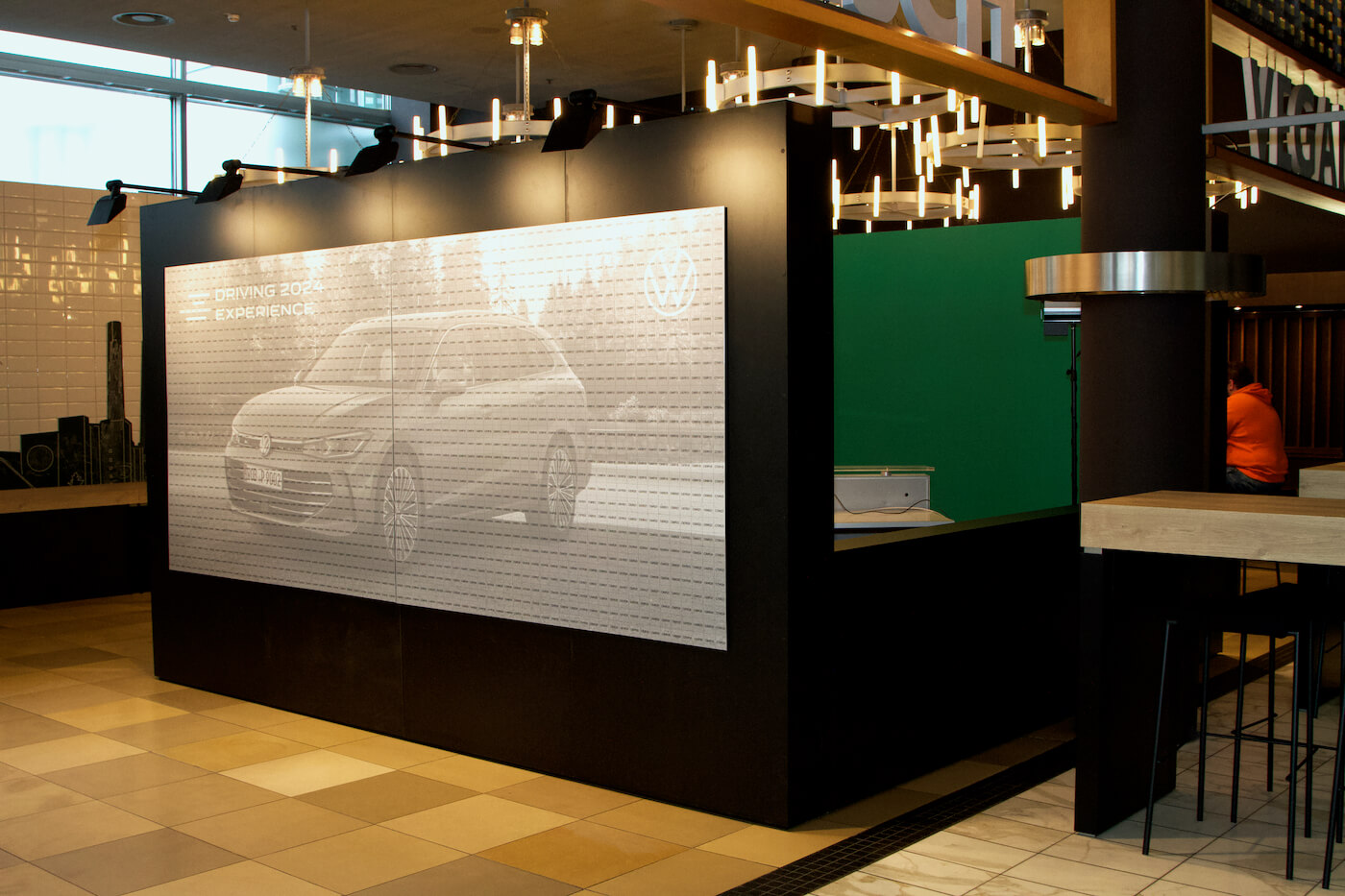 <h2><strong>Giant mosaic wall</strong></h2>
